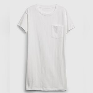 White Gap T-Shirt SZ. MD P2P: 22.5" L: 35"